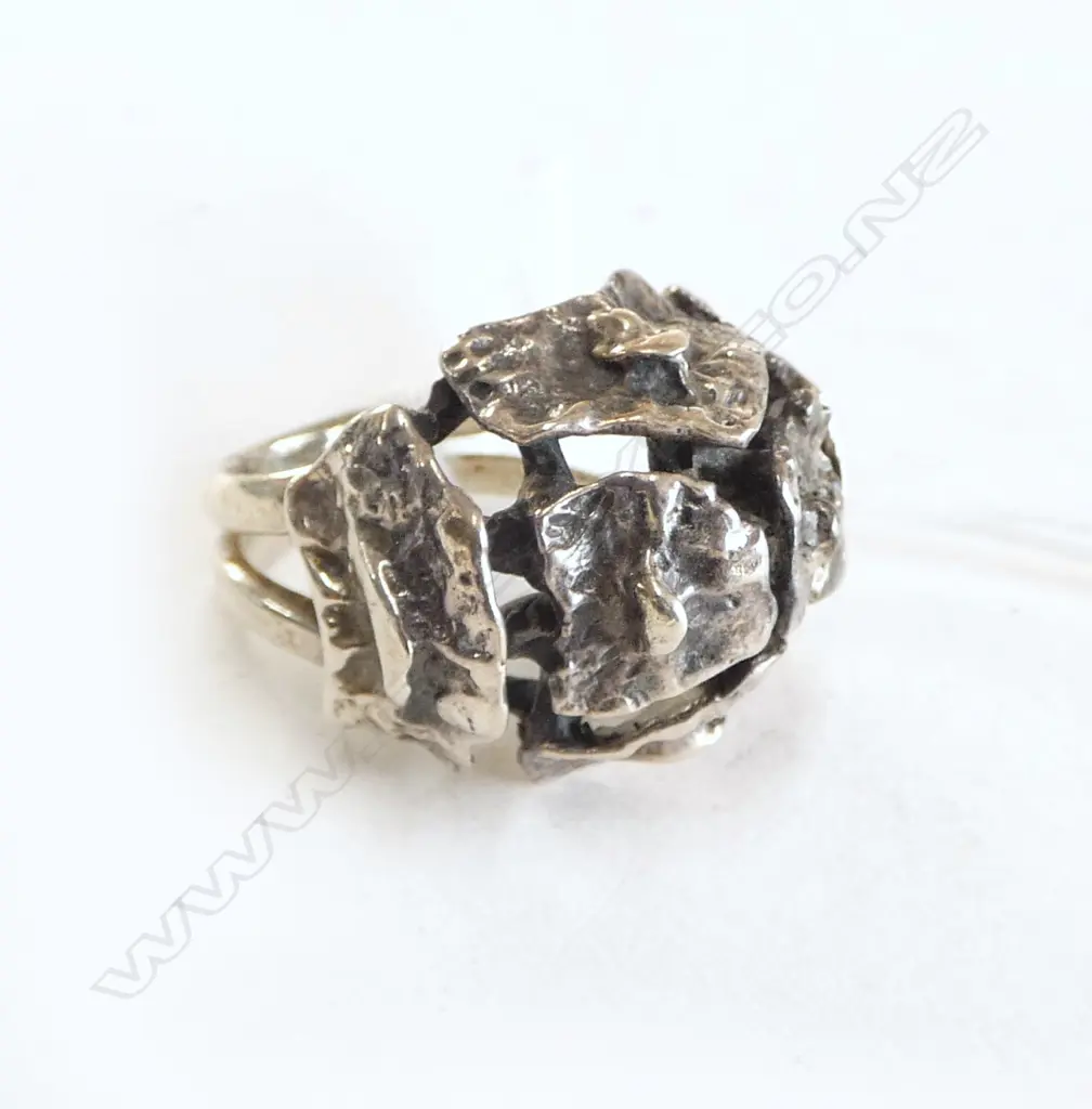DESIGNER SILVER RING, 9.2grms SIZE J1/2 Image 1++