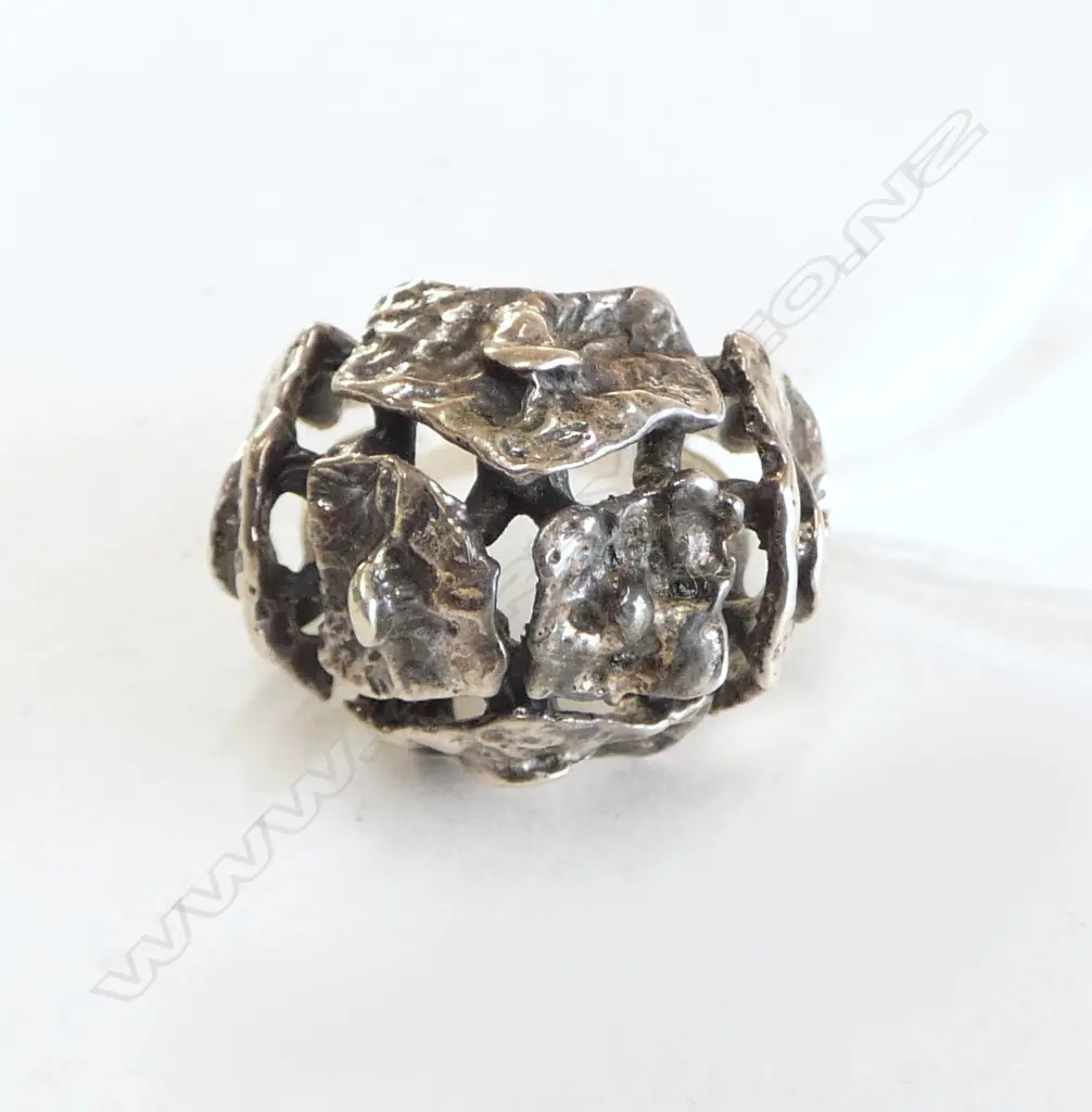 DESIGNER SILVER RING, 9.2grms SIZE J1/2 Image 1++
