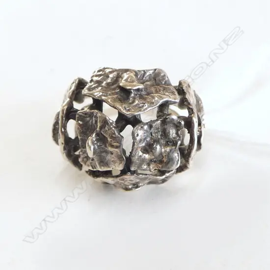 DESIGNER SILVER RING, 9.2grms SIZE J1/2