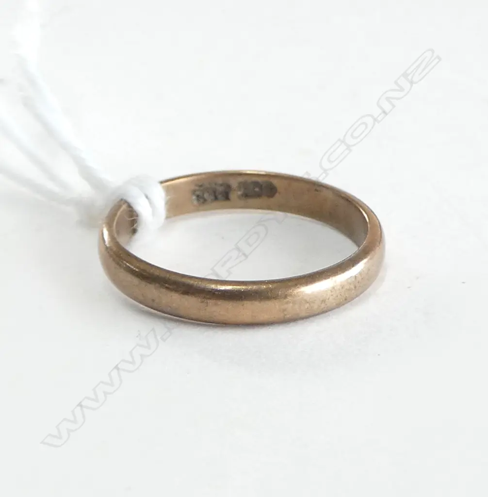9CT GOLD WEDDER RING, 1.8grms SIZE K Image 1++