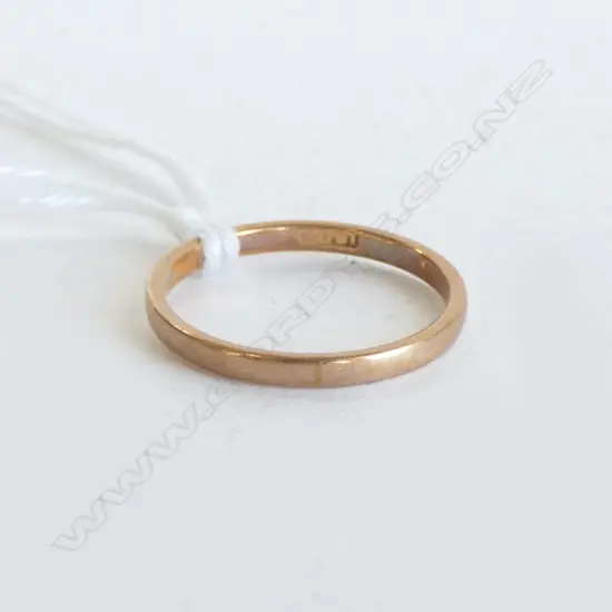 18CT WEDDER RING, 1.7grms SIZE N
