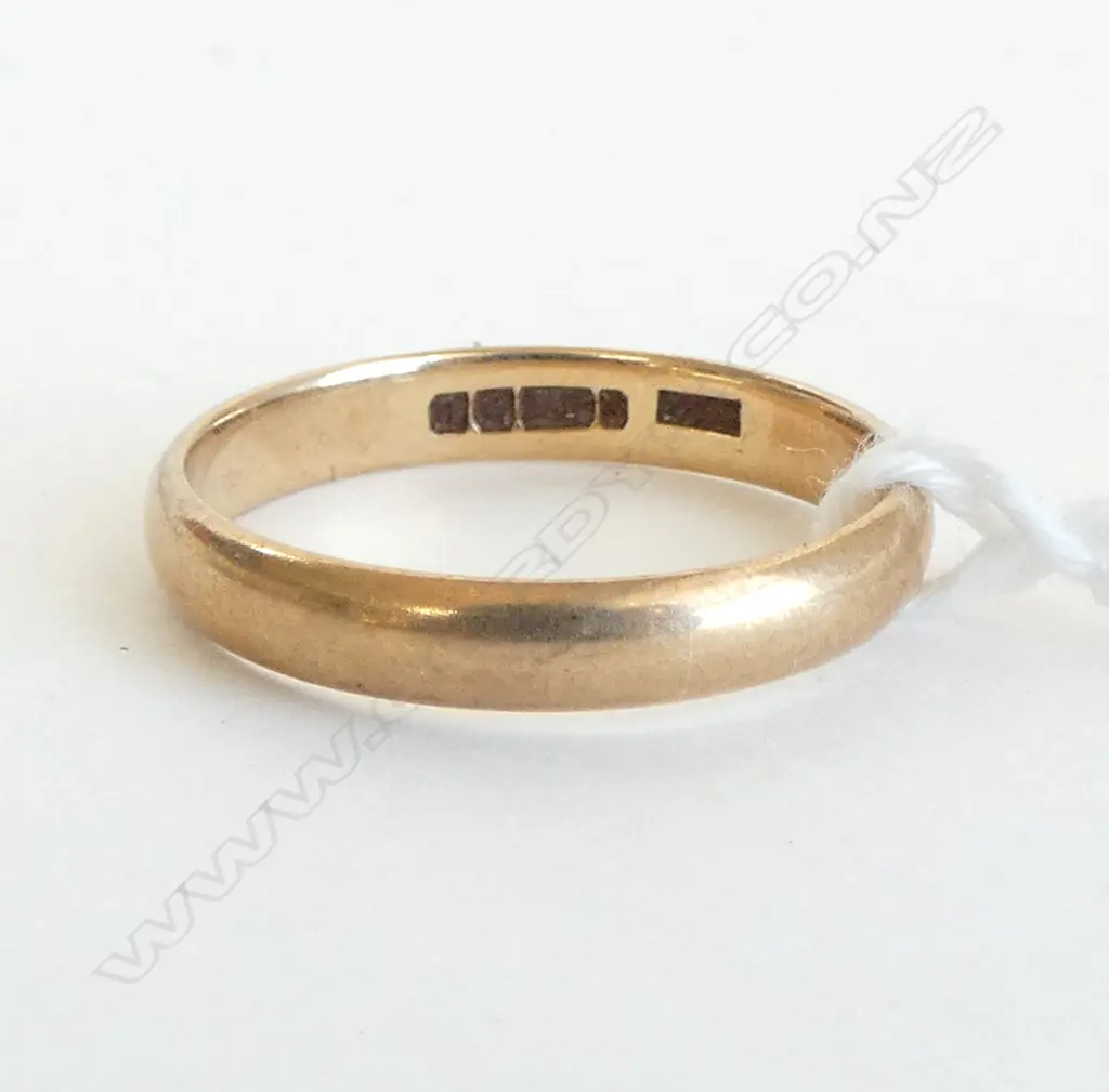 9CT WEDDER RING, 3.2grms SIZE V Image 1++