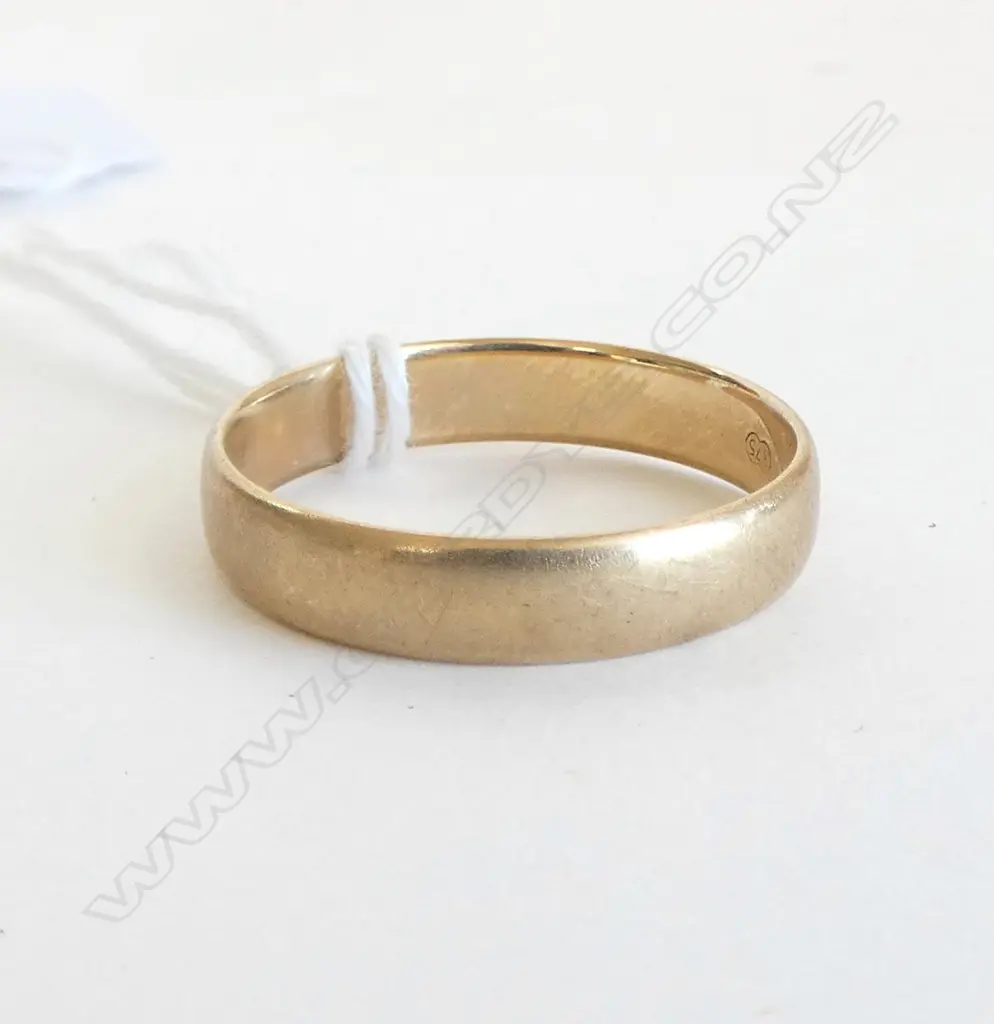 9CT WEDDER RING, 4.4grms (SIZE Z PLUS 1) Image 1++