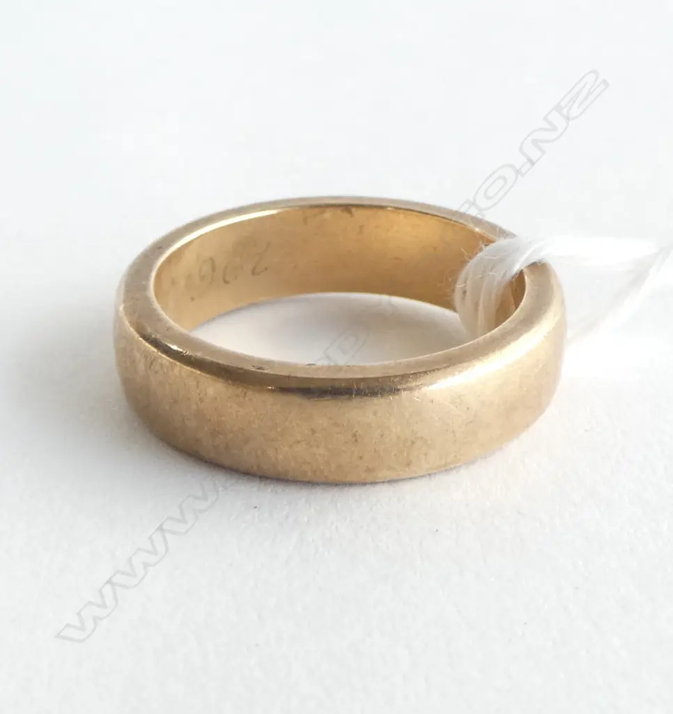 THICK 9ct YELLOW GOLD BAND RING 6.2gms SIZE L1/2 Image 1++
