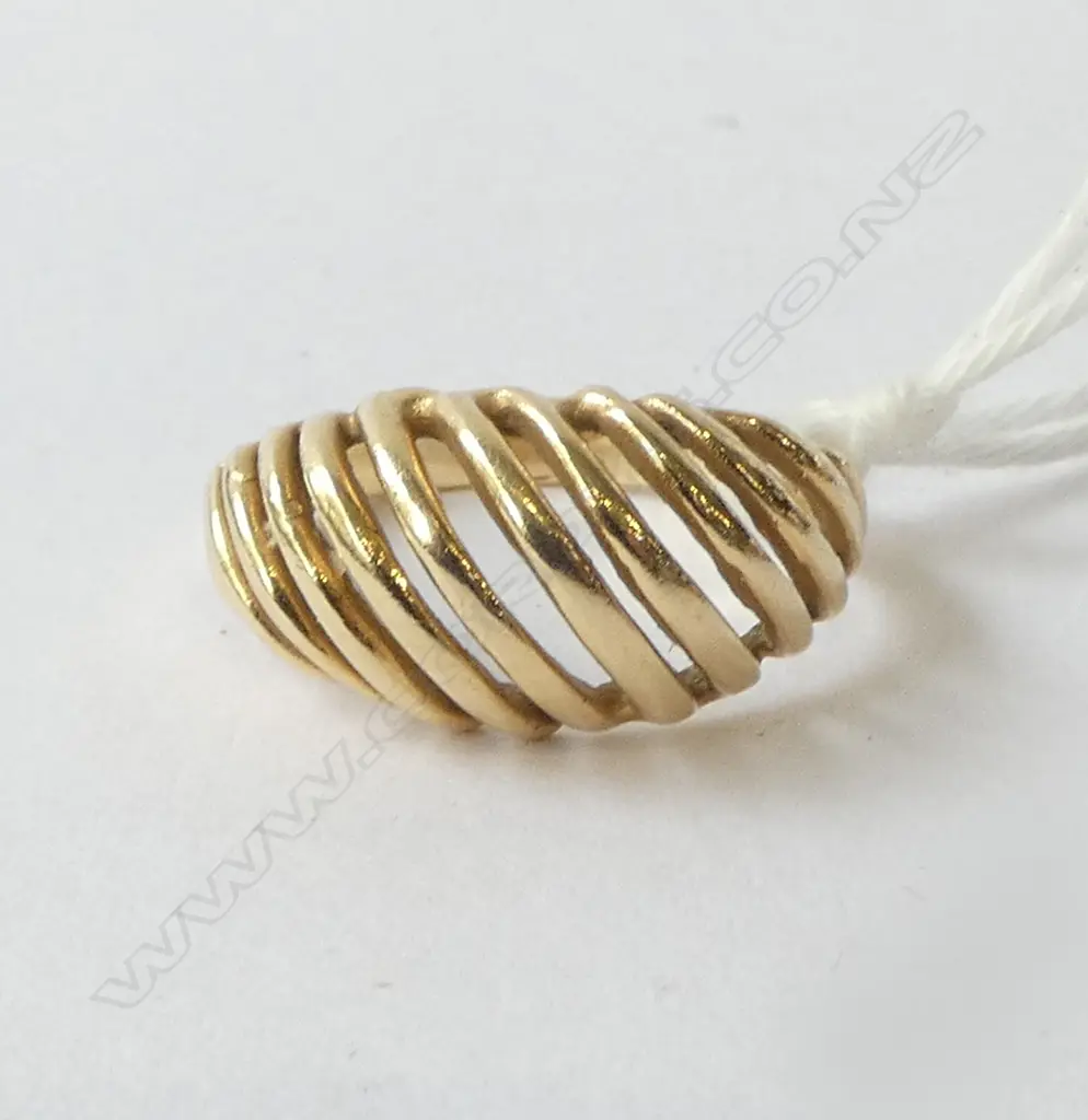 14CT GOLD RING 3.2grms SIZE K Image 1++
