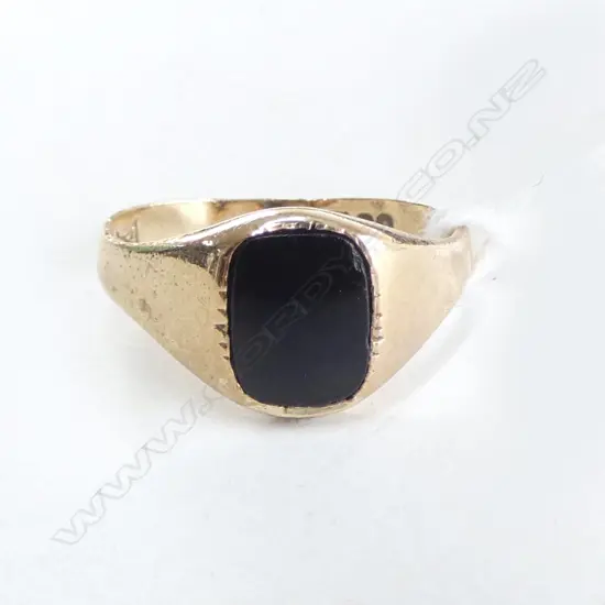9CT BLACK ONYX SIGNET RING, 1.8grms (SMALL SIZE L)