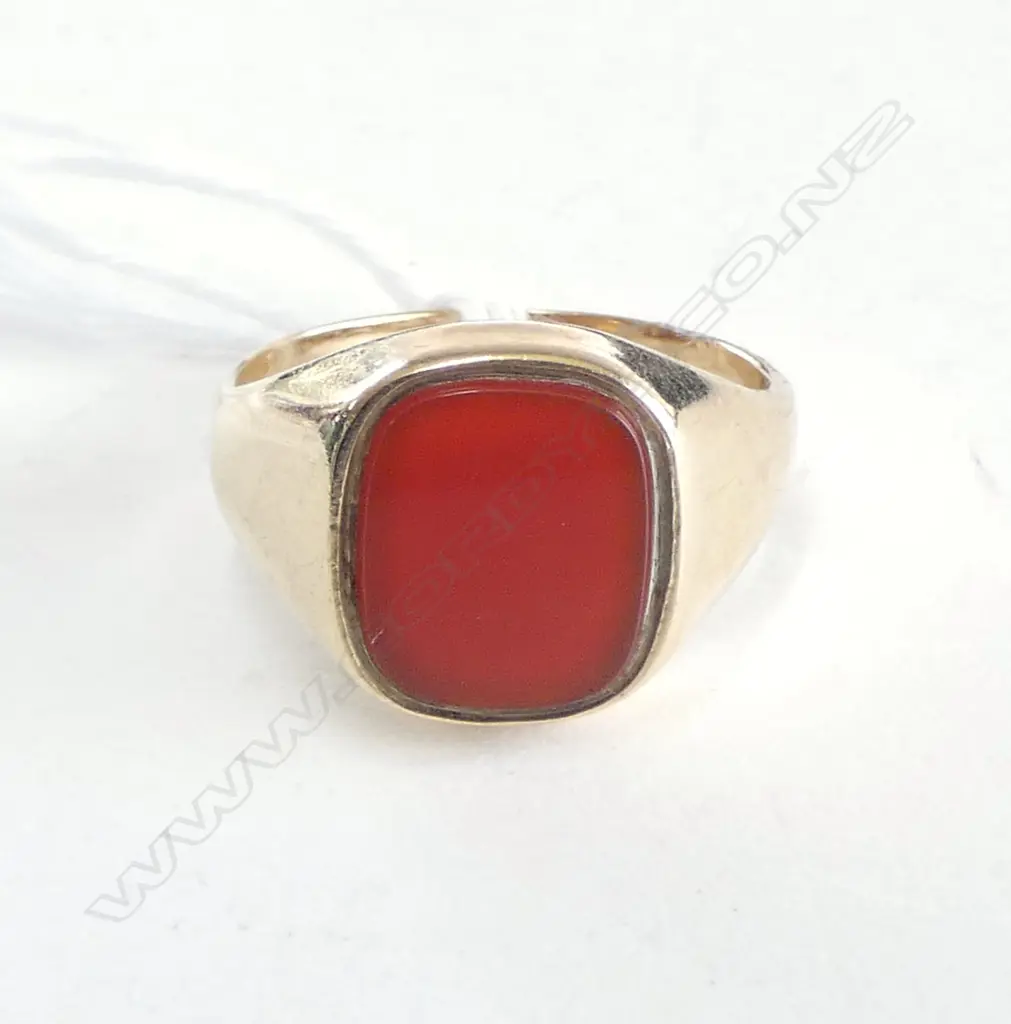 9CT CARNELIAN SIGNET RING, 5.6grms SIZE R Image 1++