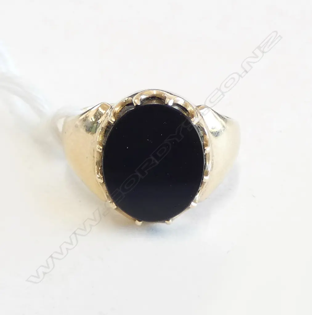 9CT GOLD & ONYX RING, 3.62gms, SIZE M Image 1++
