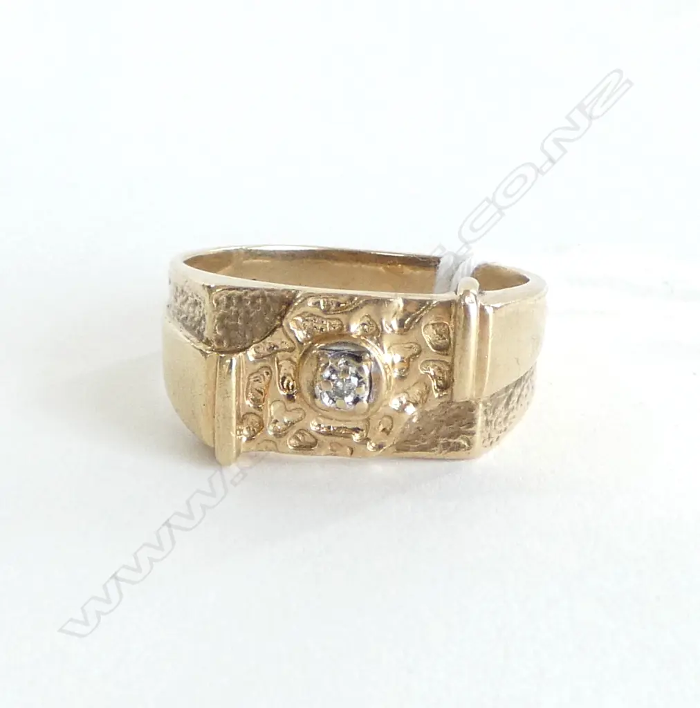 1970'S 9ct GOLD DESIGNER RING textured design diamond set 6.6gms SIZE W Image 1++