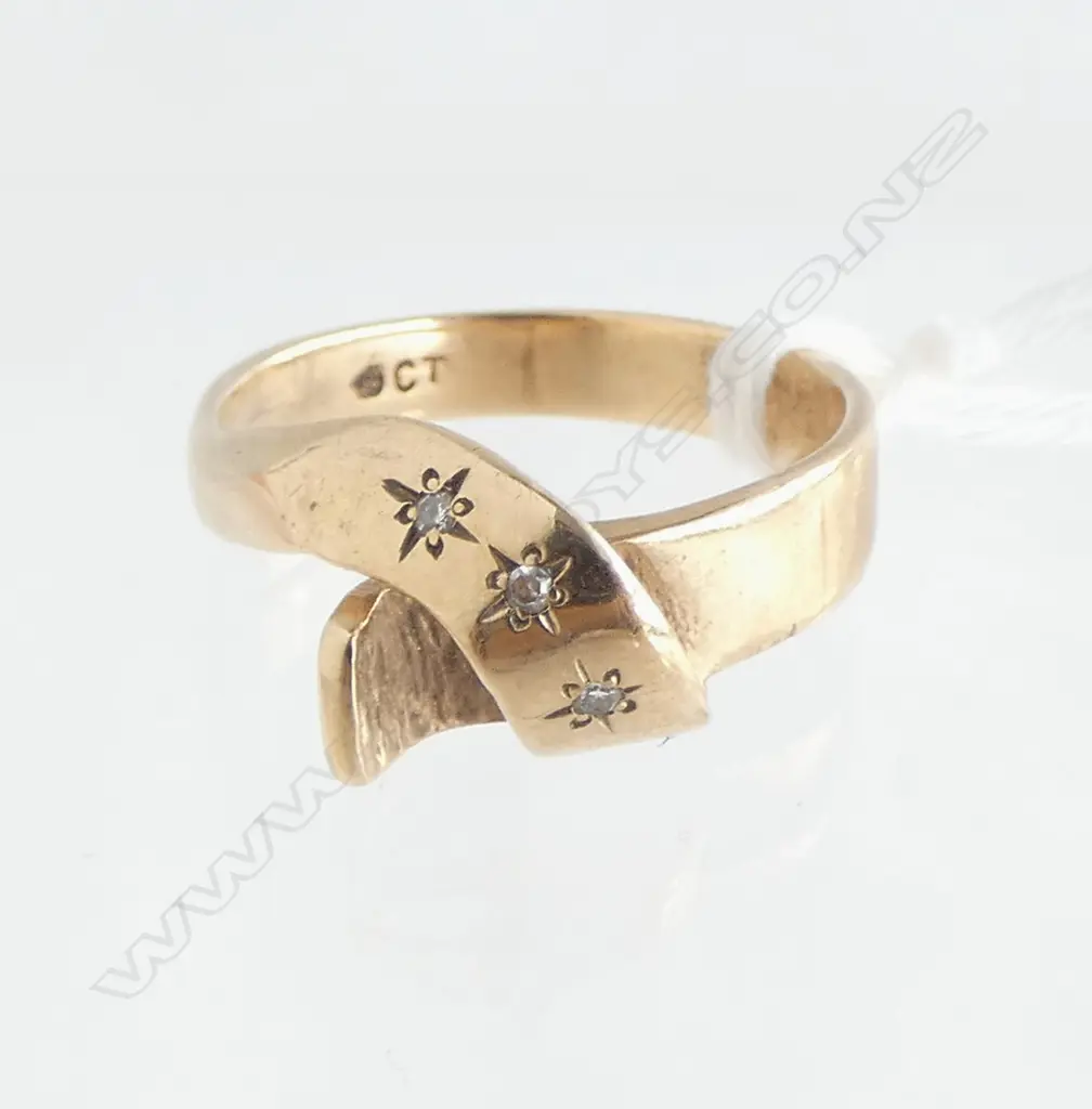 RETRO 9ct GOLD & 3 small DIAMOND RING cross-over design 4.5gms SIZE U Image 1++