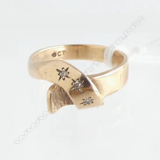 RETRO 9ct GOLD & 3 small DIAMOND RING cross-over design 4.5gms SIZE U