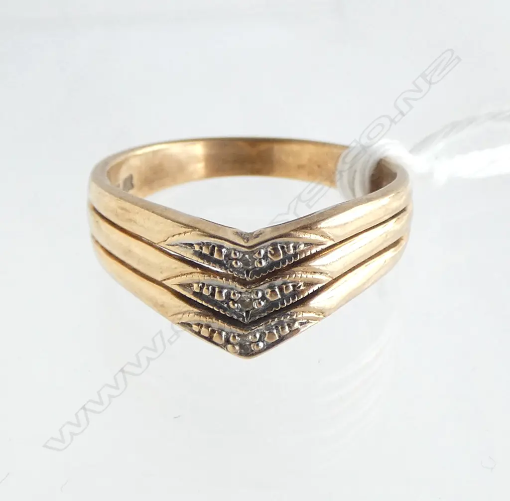 9ct YELLOW GOLD & small DIAMOND 3 band RING 3.24gms SIZE P Image 1++