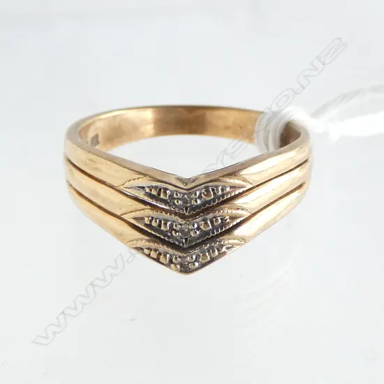 9ct YELLOW GOLD & small DIAMOND 3 band RING 3.24gms SIZE P