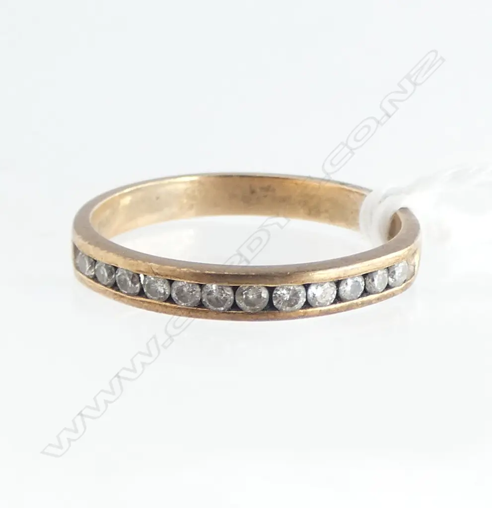 9ct Y/GOLD 12 small DIAMOND RING channel set. 1.65gms SIZE N Image 1++