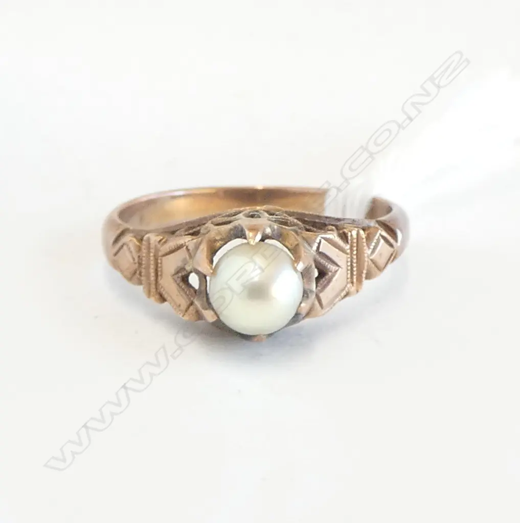 9ct GOLD & PEARL RING 2.0grms SIZE K Image 1++