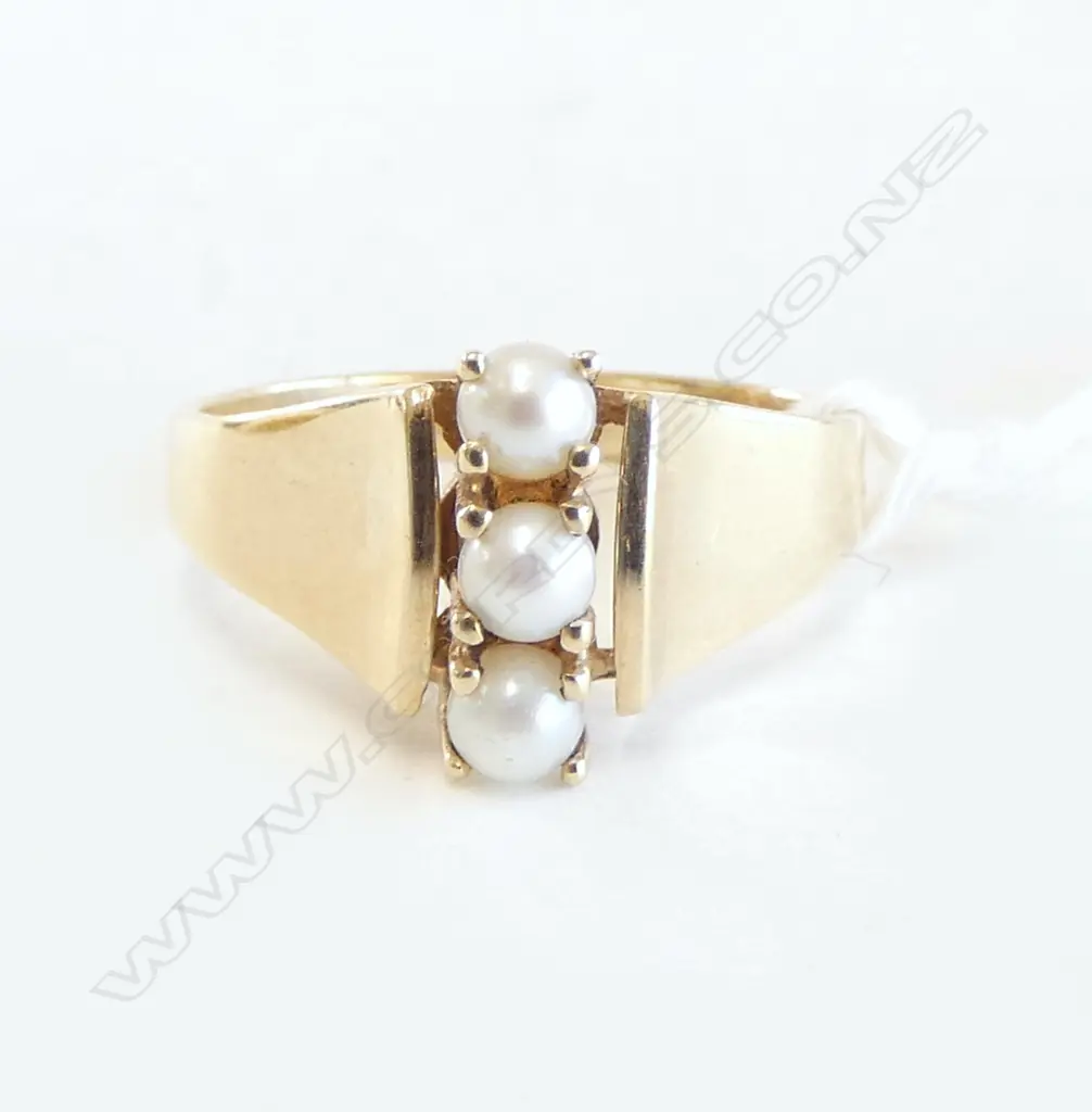 9CT GOLD & PEARL RING, 3.65gms, SIZE P Image 1++