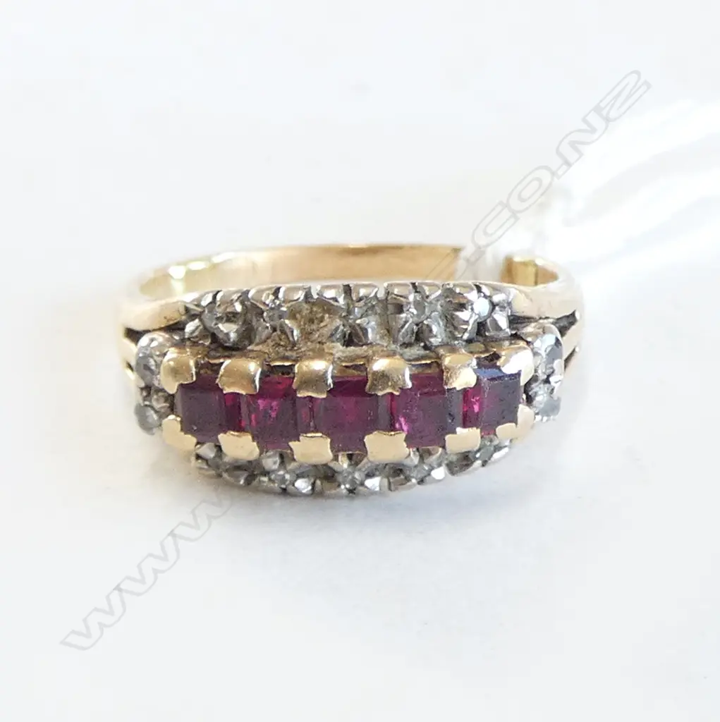 18CT DIAMOND & RUBY ? RING, 4. 5grms WEAR TO END CLAWS SIZE O Image 1++
