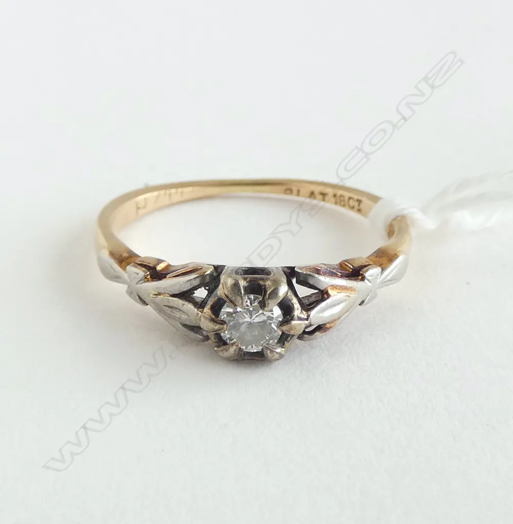 VINTAGE 18ct GOLD DIAMOND SOLITAIRE RING 2.55gms SIZE N Image 1++