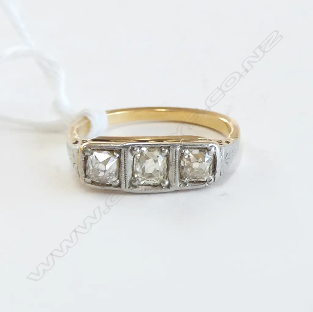 18ct GOLD & 3 DIAMOND ART DECO RING, 2.9grms old cushion cuts SIZE M Image 1++
