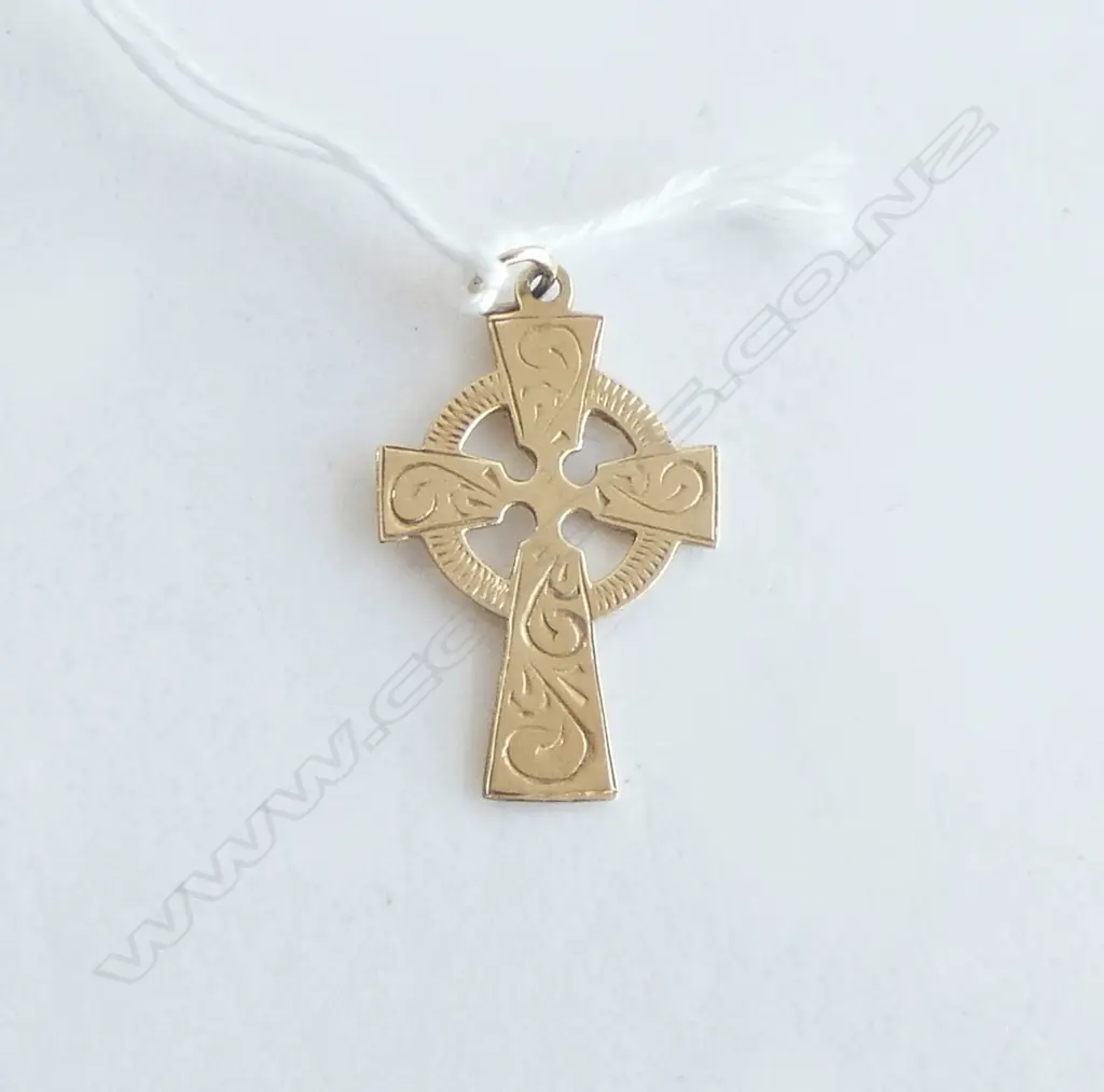 9ct GOLD CELTIC CROSS PENDANT H.30mm, 2.1grms Image 1++