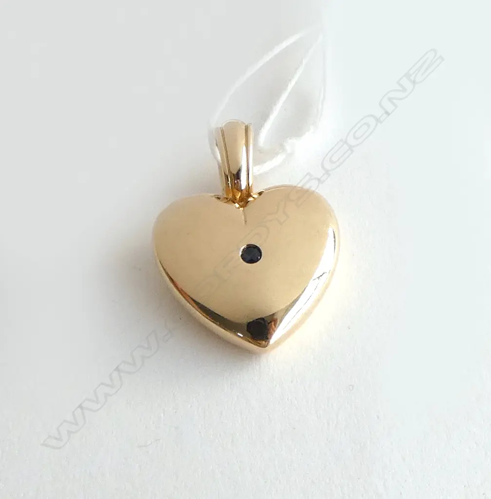 10CT GOLD HEART PENDANT recessed set w single sapphire - pierced back 8gms Image 1++