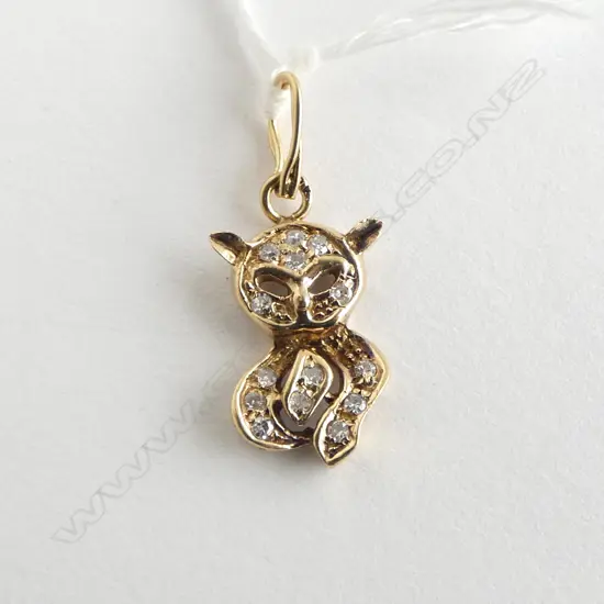 18CT DIAMOND CAT PENDANT 2.4grms