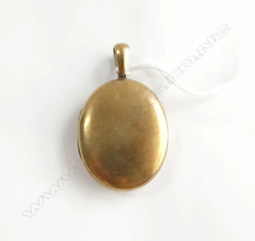 VICTORIAN GOLD PLATE HINGED LOCKET PENDANT Image 1++