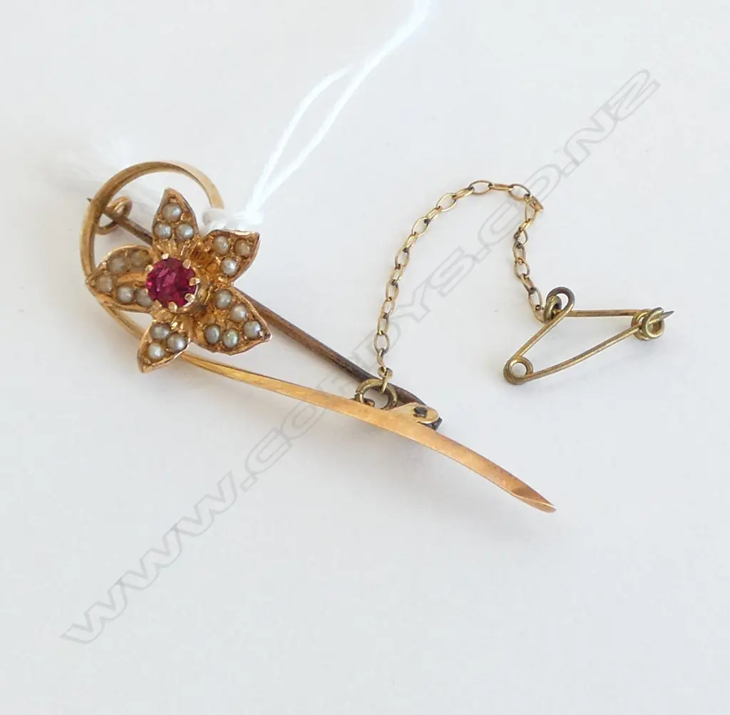 15CT FLOWER BROOCH 4.0grms Image 1++