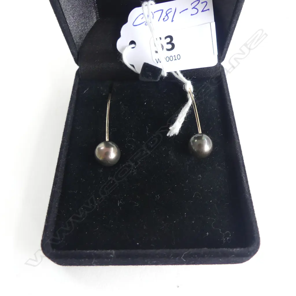 **RTV** PR 9ct GOLD & TAHITIAN BLACK (purple grey) PEARL DROP EARRINGS. w long hooks 2.4gm Image 1++
