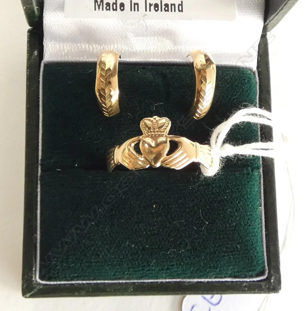 9CT GOLD CLADDAGH RING (in original box) 1.47gm & PAIR OF 9CT GOLD EARRINGS (NO BUTTERFLIES) 0.36gm SIZE P Image 1++