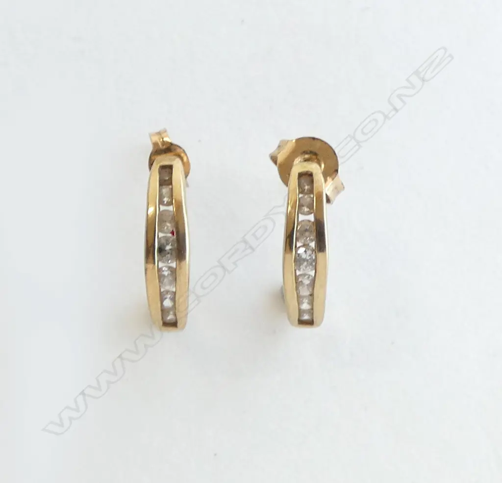 9ct PR GOLD & CZ STONES (Not Diamonds) EARRINGS, 1.2gms Image 1++