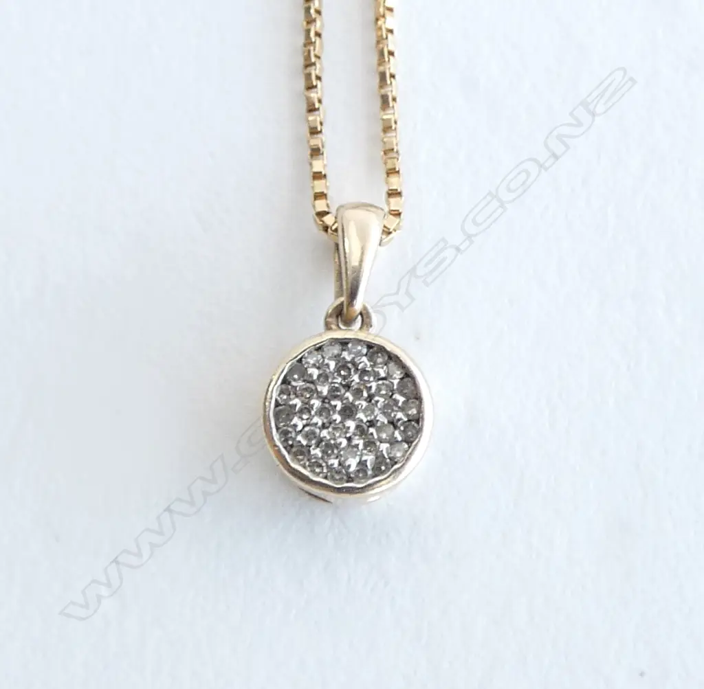 9CT DIAMOND PENDANT NECKLACE 2.5grms Image 1++