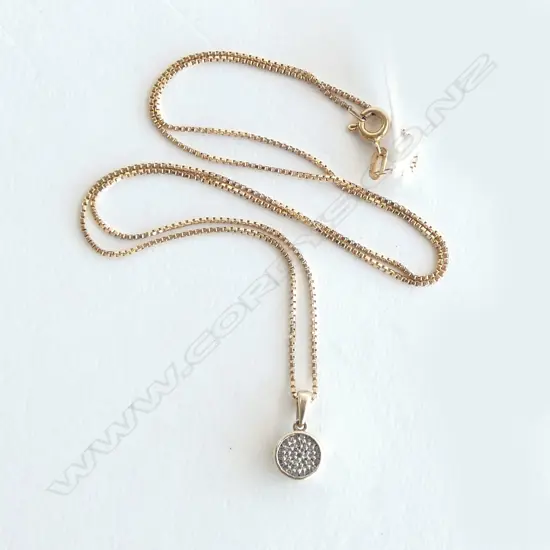 9CT DIAMOND PENDANT NECKLACE 2.5grms