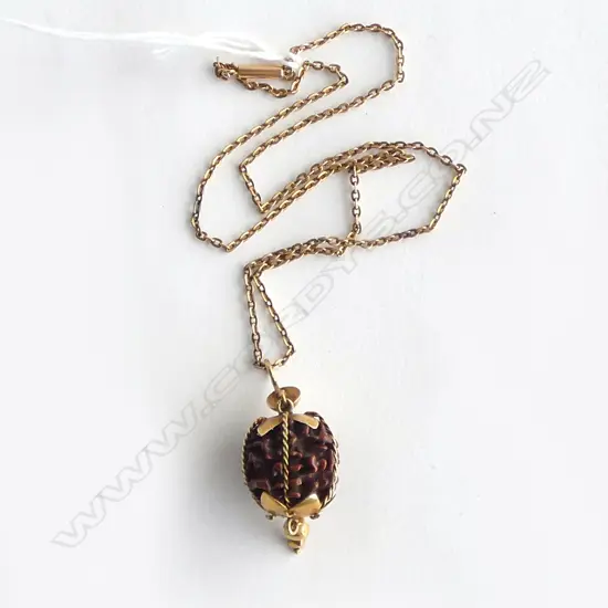 VINTAGE 18ct GOLD MOUNTED PEACH PIP PENDANT on 9ct GOLD CHAIN 7.7gms