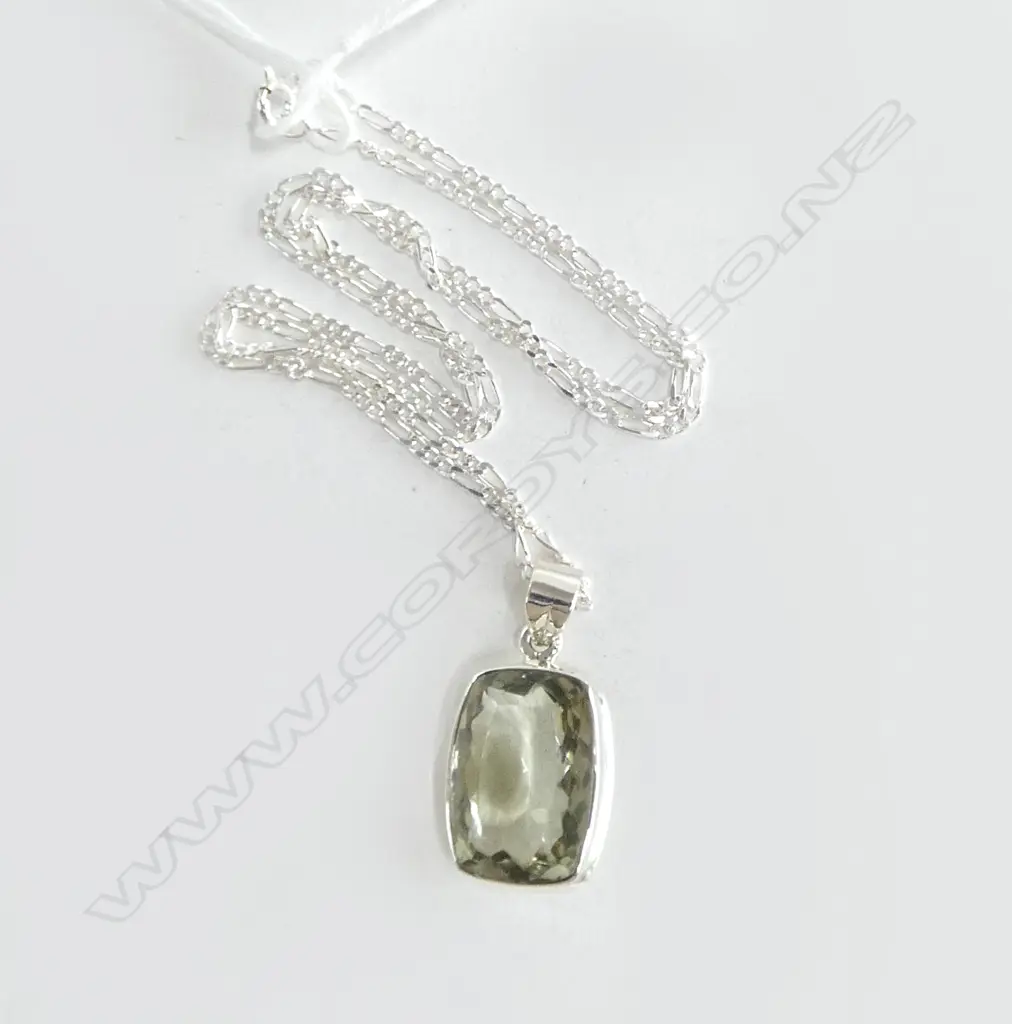 SILVER SET CUSHION CUT GREEN AMETHYST PENDANT on SILVER CHAIN new Image 1++