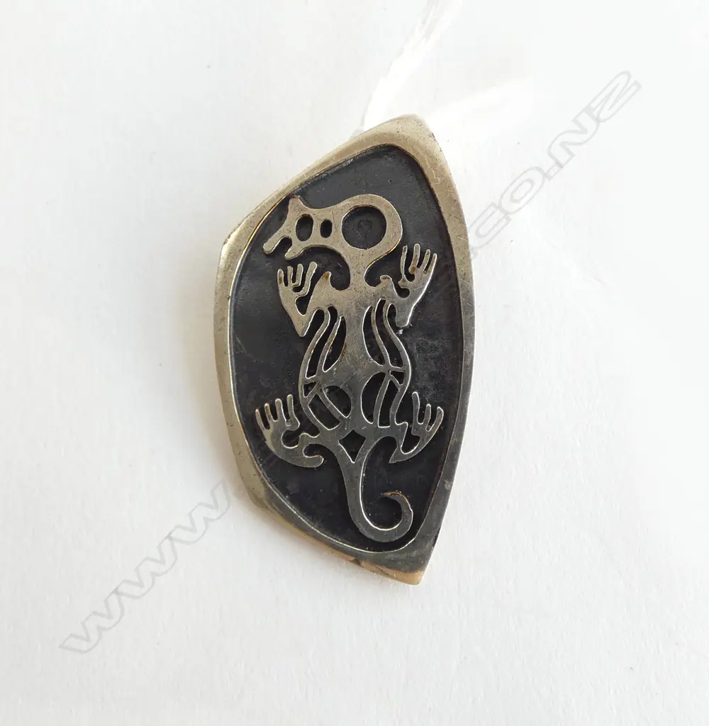 PETER MINTURN SILVER MAORI CAVE DESIGN PENDANT BROOCH 'Opihi Taniwha' stamped maker's mark  Image 1++