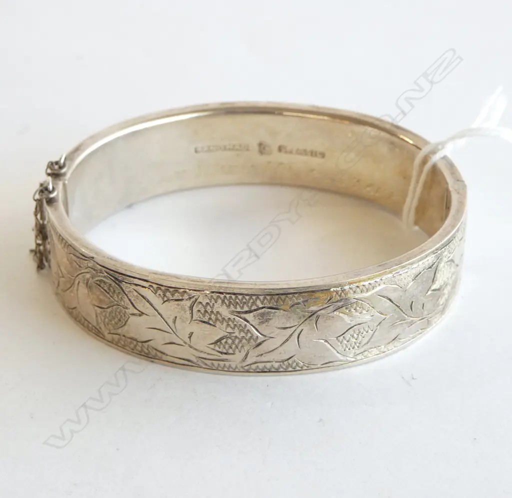 FRED MONEY NZ 'HAMD MADE' SILVER ENGRAVED HINGED BANGLE presentation engraved inside band Image 1++