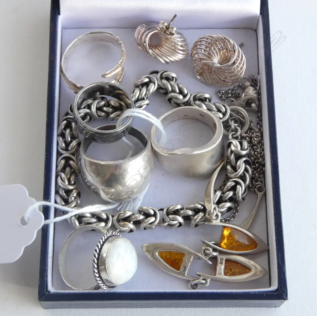 ASST SILVER JEWELLERY: bracelet + rings + earrings + necklace Image 1++