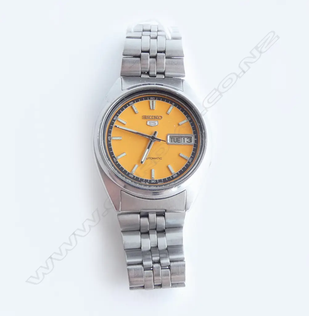 VINTAGE SEIKO 5 STAINLESS STEEL VINTAGE GENT'S WRISTWATCH orange dial working Image 1++