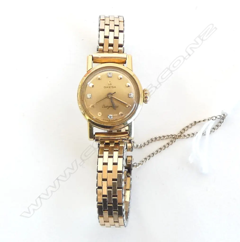 VINTAGE 18CT GOLD CASED & 4 DIAMOND OMEGA 'LADYMATIC' WRIST WATCH. Gold plate strap. Running. 30gms total Image 1++