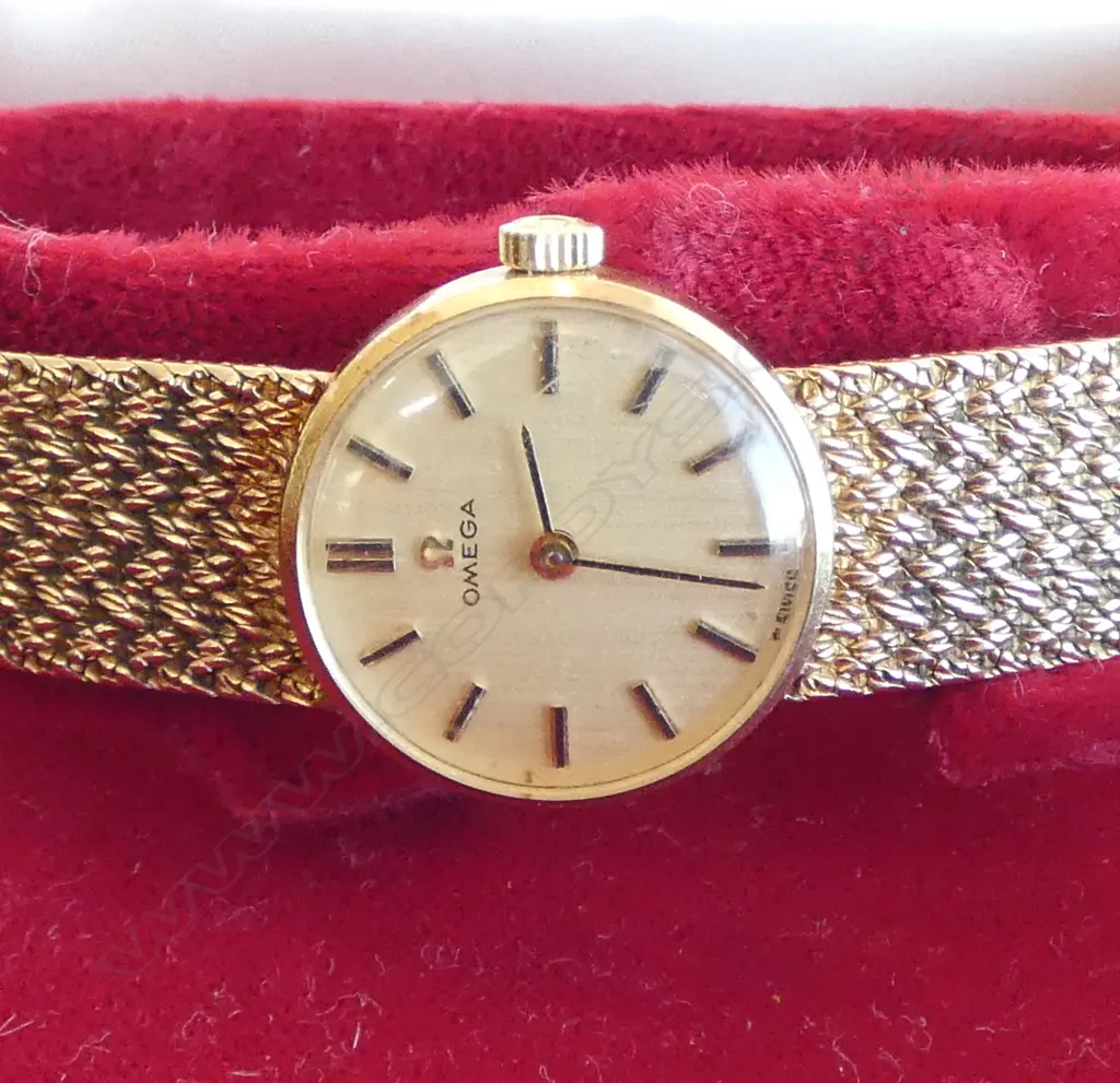 LADIES c1971 9CT Yellow Gold OMEGA WRIST WATCH w 9ct gold strap. 25.6grms incls movement. Orig box & papers. Running Image 1++