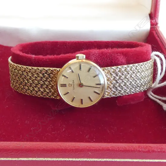 LADIES c1971 9CT Yellow Gold OMEGA WRIST WATCH w 9ct gold strap. 25.6grms incls movement. Orig box & papers. Running