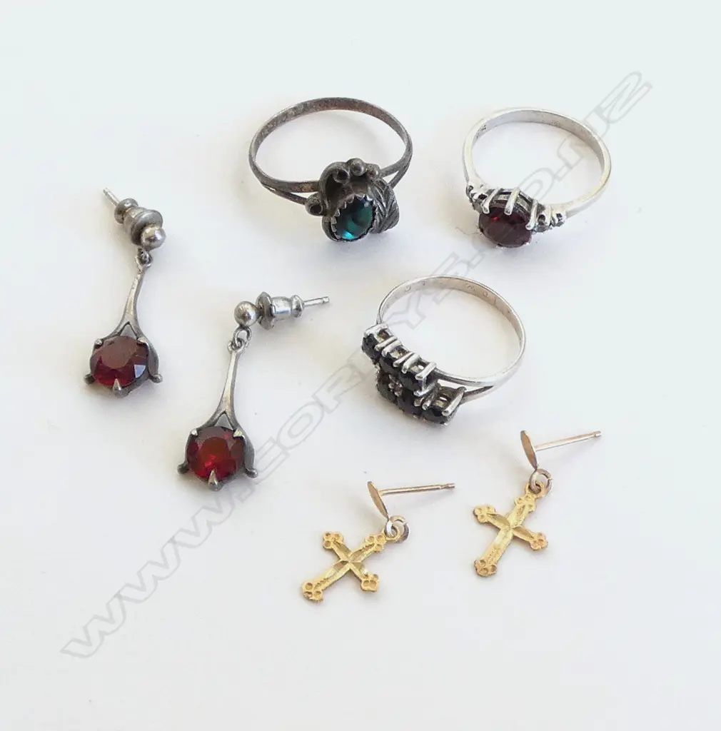 3 STG RINGS + 2 PRS EARRINGS (1 9CT 0.5grms) Image 1++