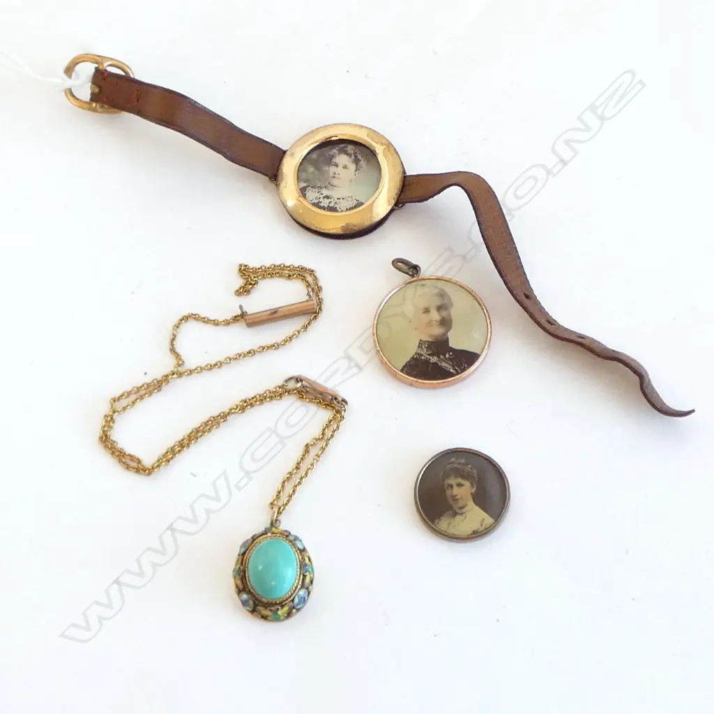 3 ANTIQUE PORTRAITS + ENAMEL PENDANT NECKLACE ON GP CHAIN Image 1++