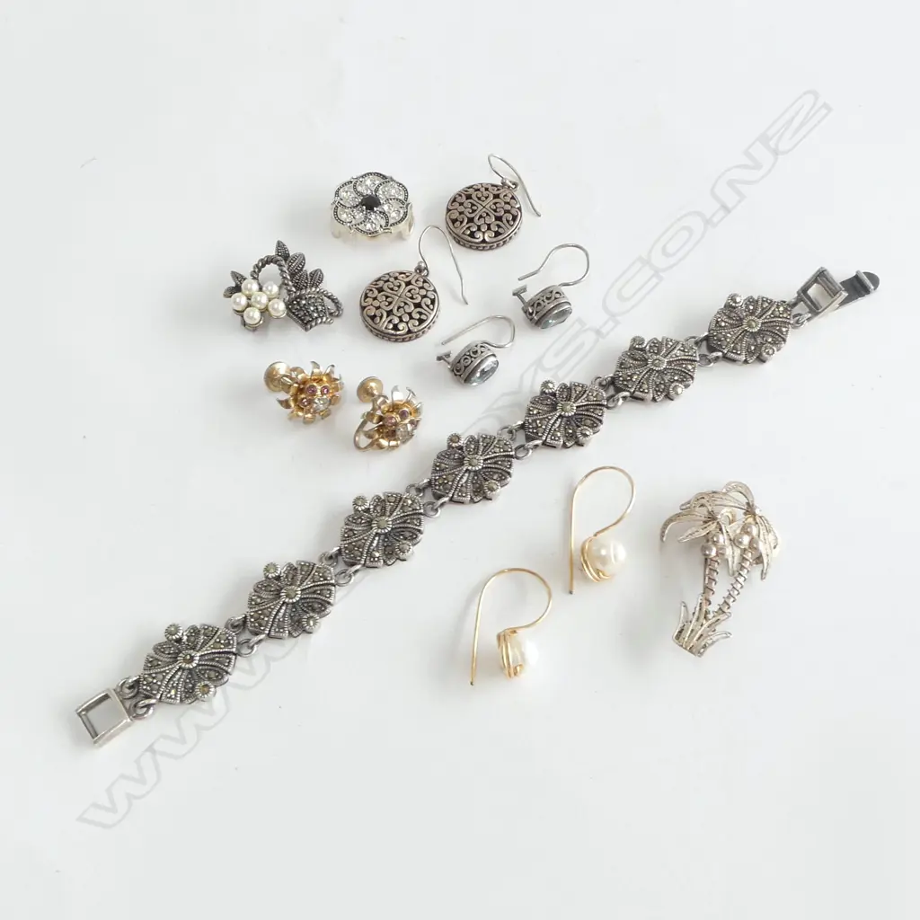**RTV** 4 PRS EARRINGS, STG ENHANCER, 2 BROOCHES, BRACELET 65grms total Image 1++