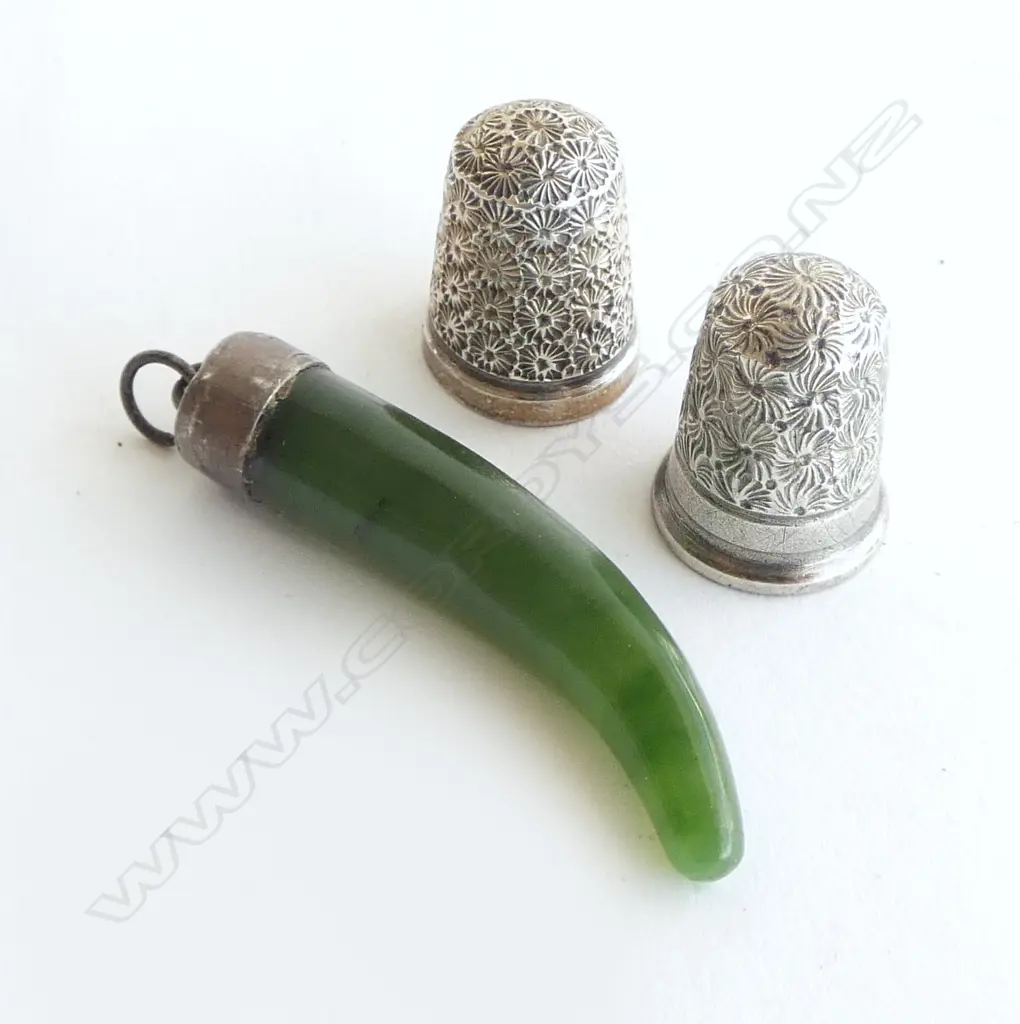 2 CHESTER SILVER THIMBLES + POUNAMU & SILVER tooth form PENDANT Image 1++