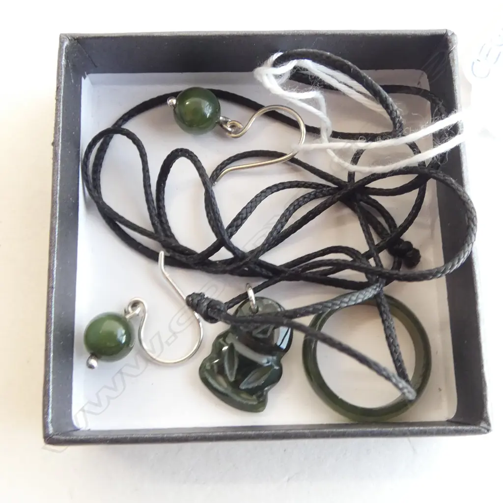 PAIR OF GREENSTONE & STG EARRINGS,  TIKI & GREENSTONE RING (SIZE L 1/2) Image 1++