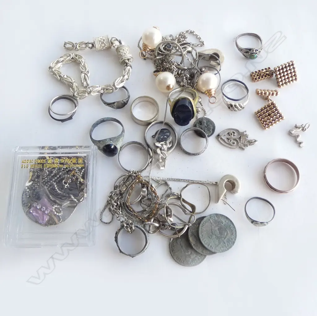 9ct GOLD RING + PR CUFFLINKS 18.7gms + 3 faux pearls w 9ct gold mounts + ASST. SILVER & OTHER JEWELLERY RINGS ETC Image 1++