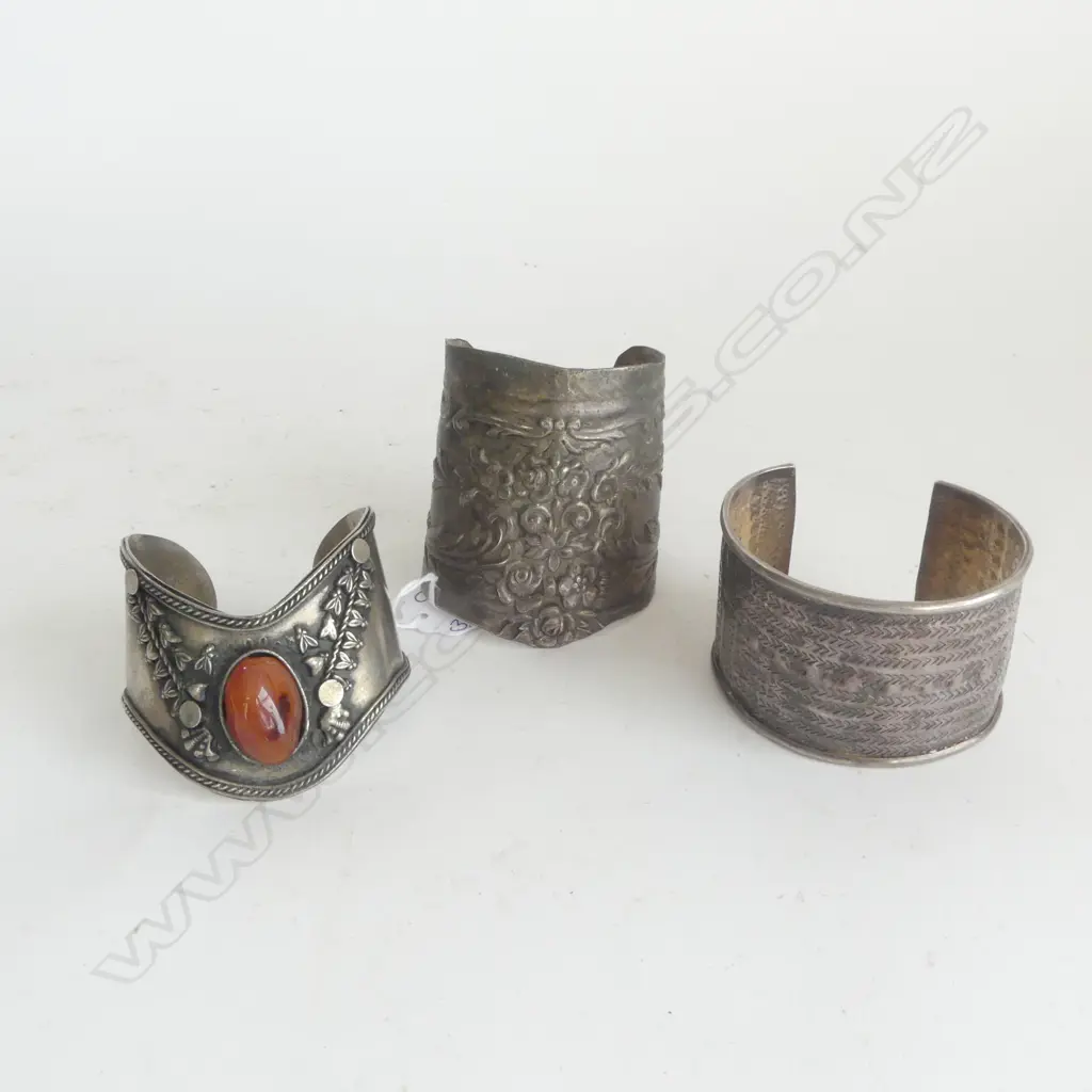 3 VINTAGE ETHNIC SILVER? WIDE BANGLES 1 w agate cabochon Image 1++