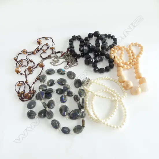 5 COSTUME NECKLACES & 1 CYRSTAL LABRADORITE NECKLACE